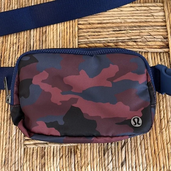 Lululemon Bag - Picture 2 of 4